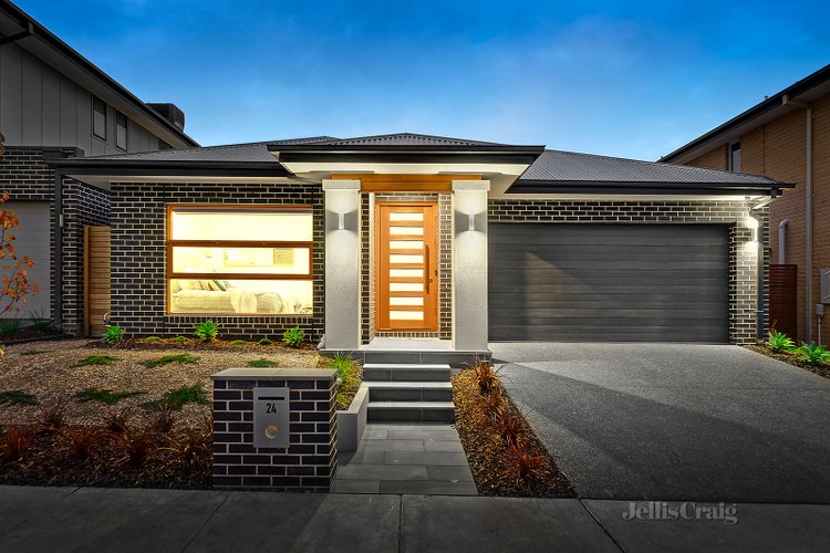 24 Flora Grove Wantirna South 3152