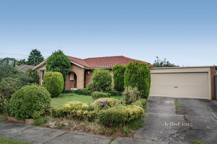 24 Galahad Crescent Glen Waverley 3150