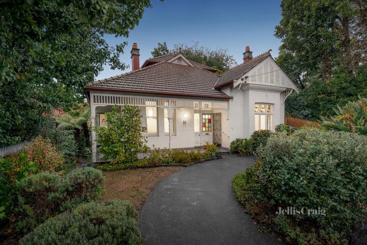 24 Glendearg Grove Malvern 3144
