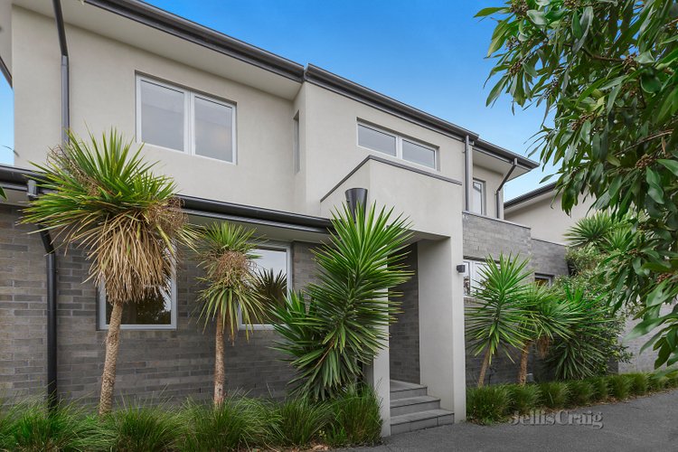 2/4 Hill Street Box Hill South 3128