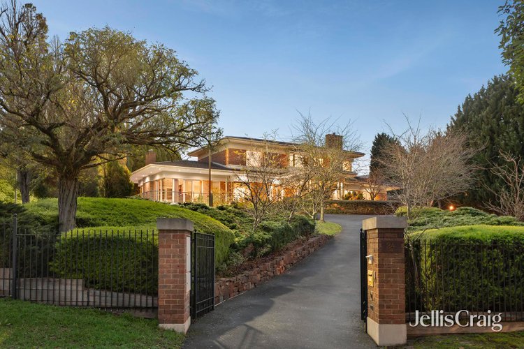 24 Illawong Drive Donvale 3111