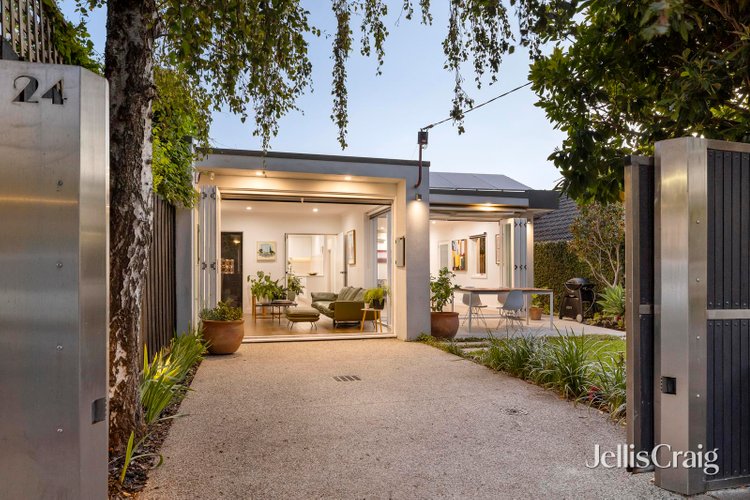 24 Leslie Street Elsternwick 3185