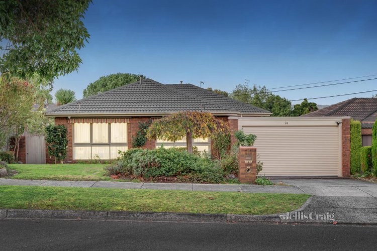24 Paxton Drive Glen Waverley 3150