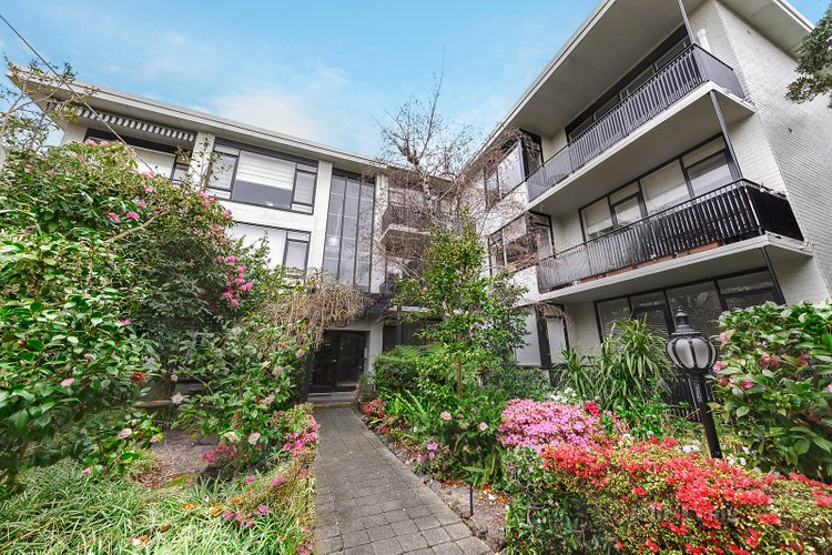 2/4 Rae Court Prahran 3181