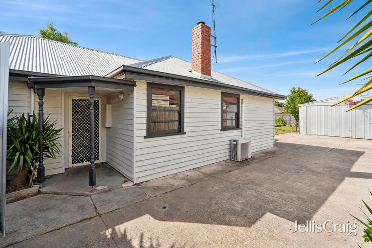 24 Regent Street Whittington 3219
