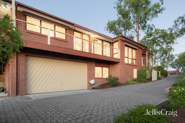 24 Renshaw Drive Eltham 3095