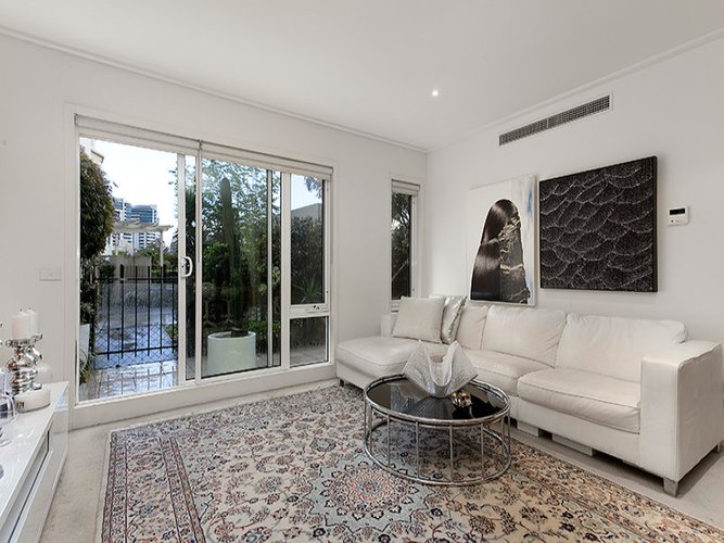2 4 Seisman Place Port Melbourne 3207