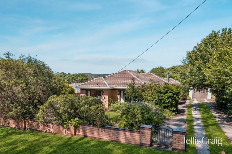 24 Spring Street Glenlyon 3461