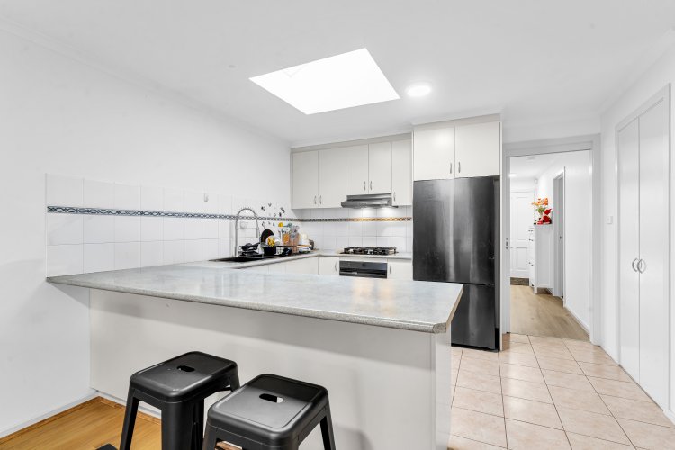 2/4 Surrey Road West  Croydon 3136
