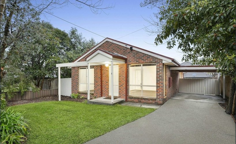 2/4 Surrey Road West  Croydon 3136