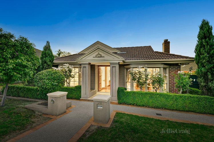 24 Vaughan Crescent Kew 3101