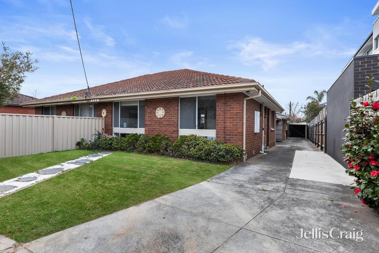 2 4 Wattle Grove Mckinnon 3204