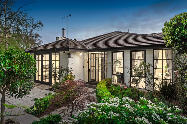 2/4 Wellesley Road Hawthorn 3122