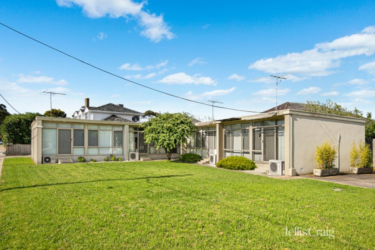 2/40 Chifley Avenue Altona 3018