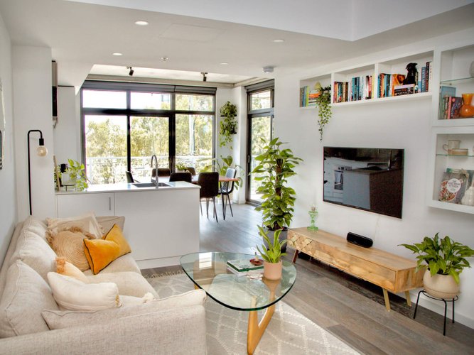 240/77 Hobsons Road  Kensington 3031