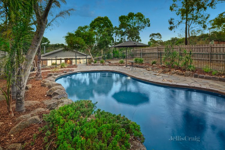 2/43 Banks Road Eltham North 3095