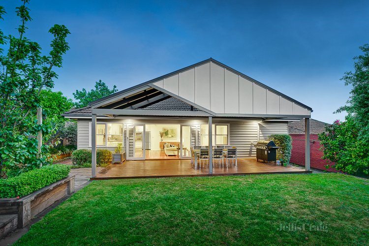 25 Barnes Avenue Burwood 3125