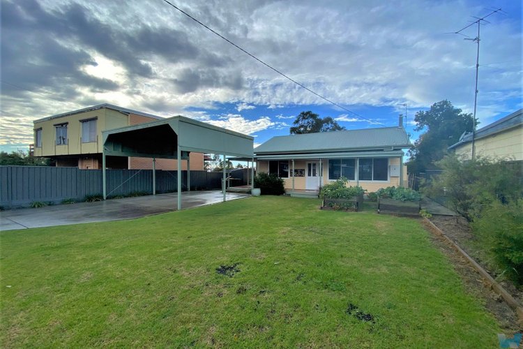 25 Bay Road, Eagle Point