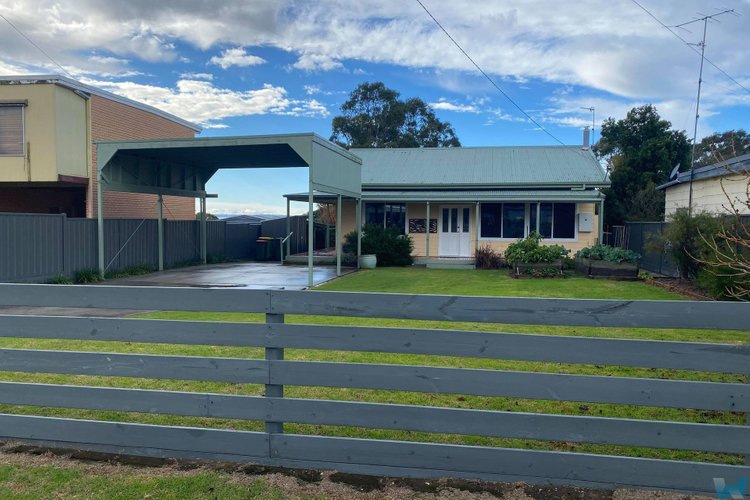 25 Bay Road, Eagle Point