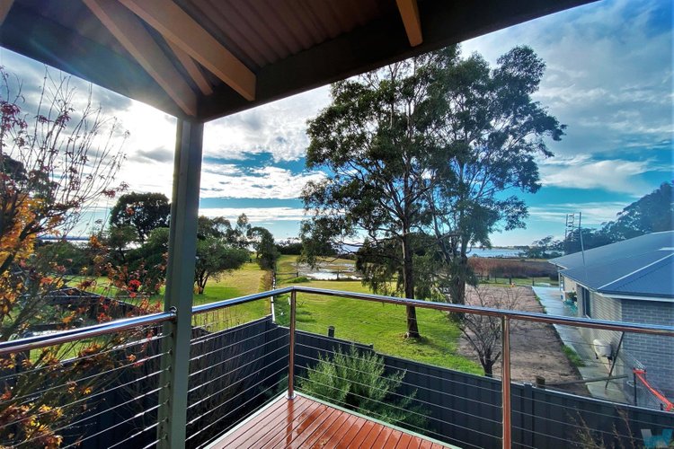 25 Bay Road, Eagle Point