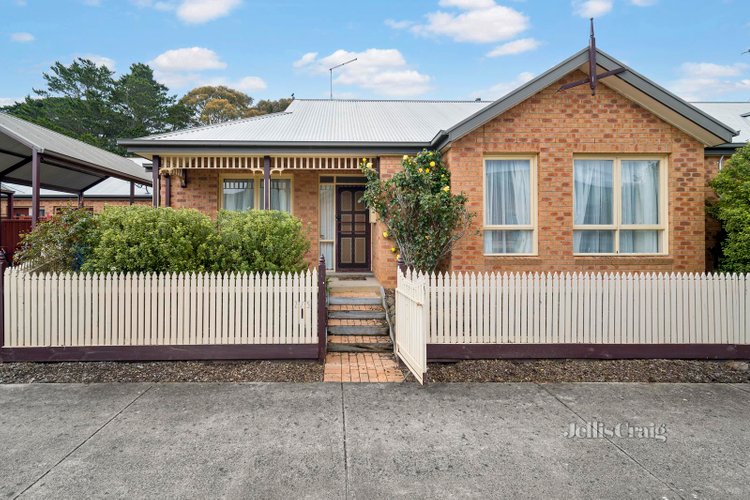2 5 Castle Court Ballarat East 3350