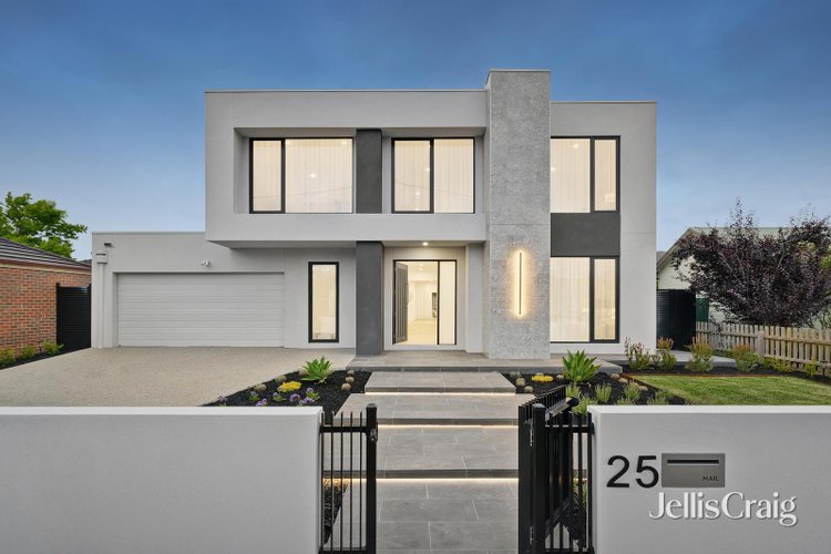 25 Charlton Street Mount Waverley 3149