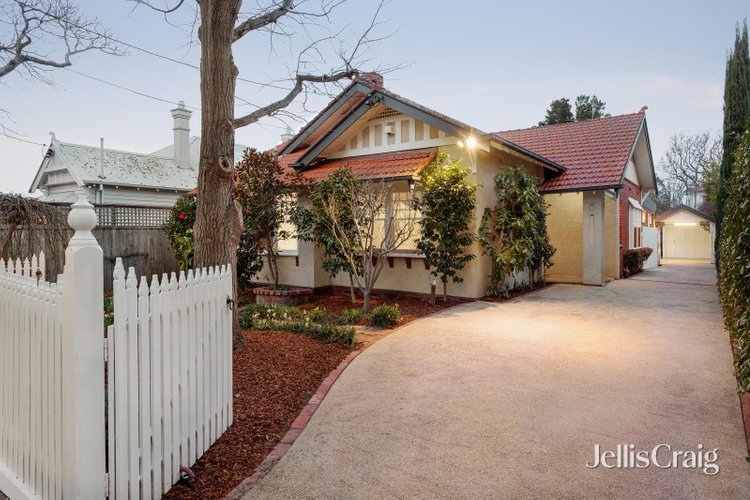 25 Durham Road Surrey Hills 3127