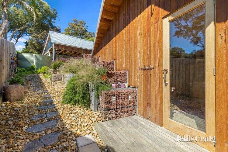 2/5 Kenarra Court Hurstbridge 3099
