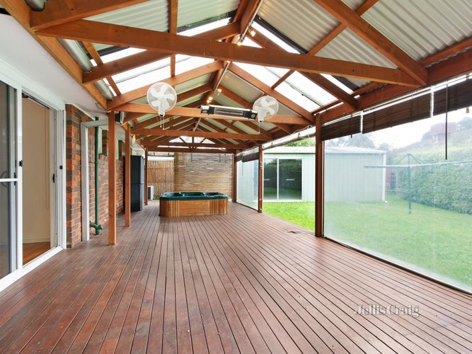 25 Knights Drive Glen Waverley 3150