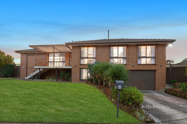 25 Panorama Drive Forest Hill 3131