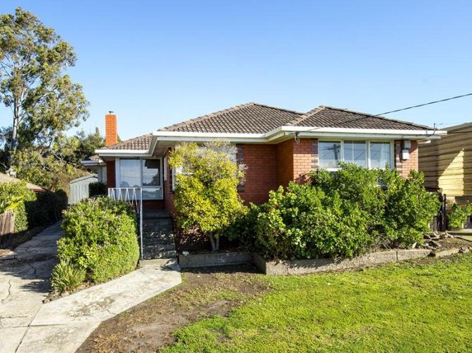 25 Vickers Avenue Strathmore Heights 3041
