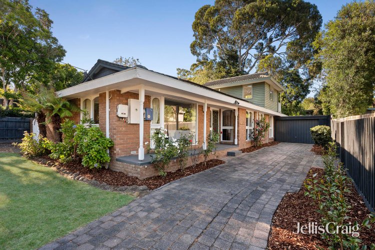 25 Walhalla Drive Ringwood East 3135