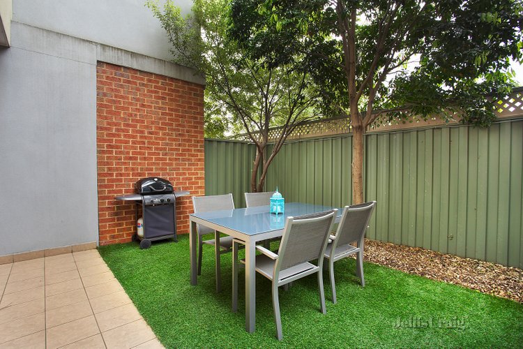 25/2 Newmarket Way Flemington 3031