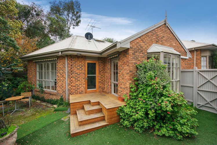 2/54 Essex Road Surrey Hills 3127