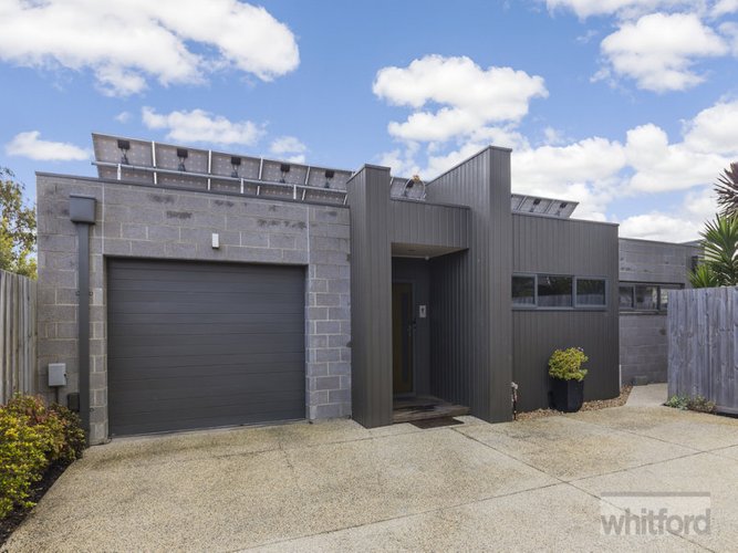 2/54 West Fyans Street, Newtown