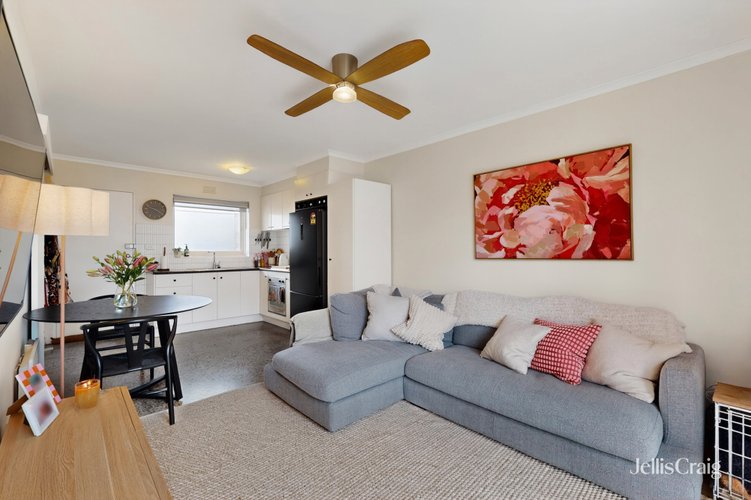 2/55 Wellington Street  Flemington 3031