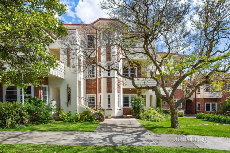 2 576 Riversdale Road Camberwell 3124