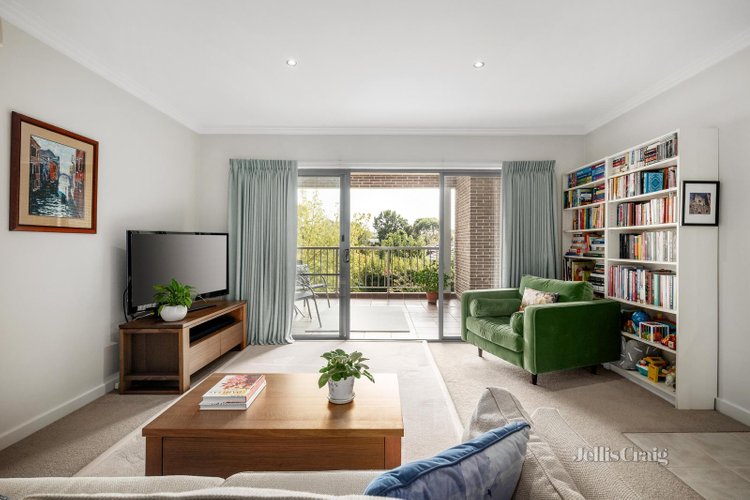 25 781 Whitehorse Road Mont Albert 3127