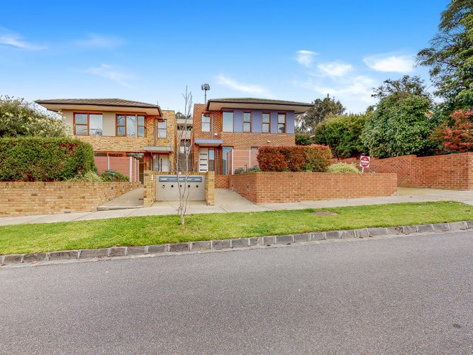 2/6-8 Carrington Street Balwyn North 3104