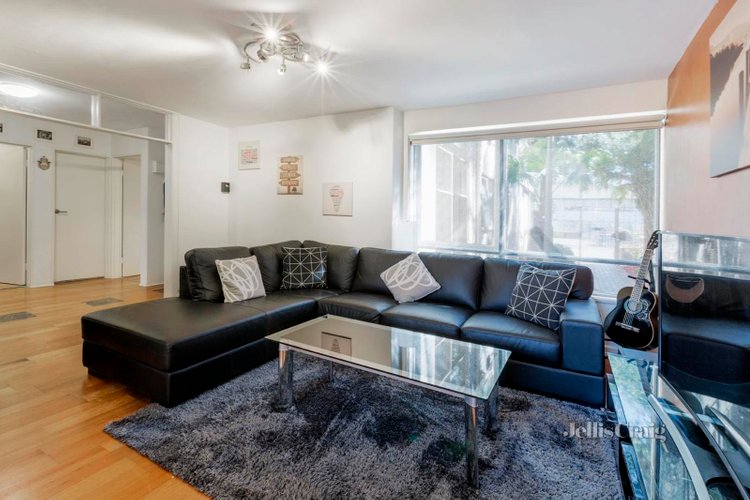 2 6 Brentwood Street Bentleigh 3204