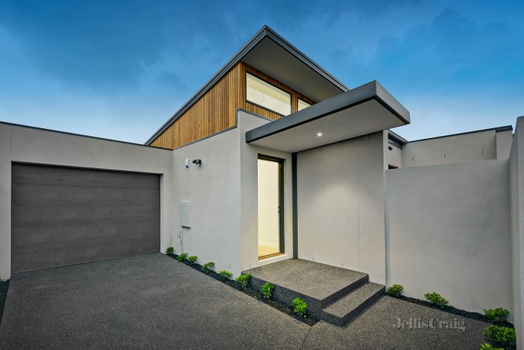 2/6 Brosnan Road Bentleigh East 3165