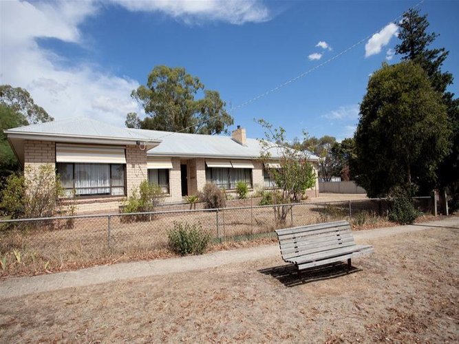 26 Lyons Street Newstead 3462
