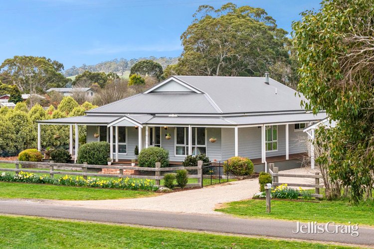 26 McMahons Road Glenlyon 3461