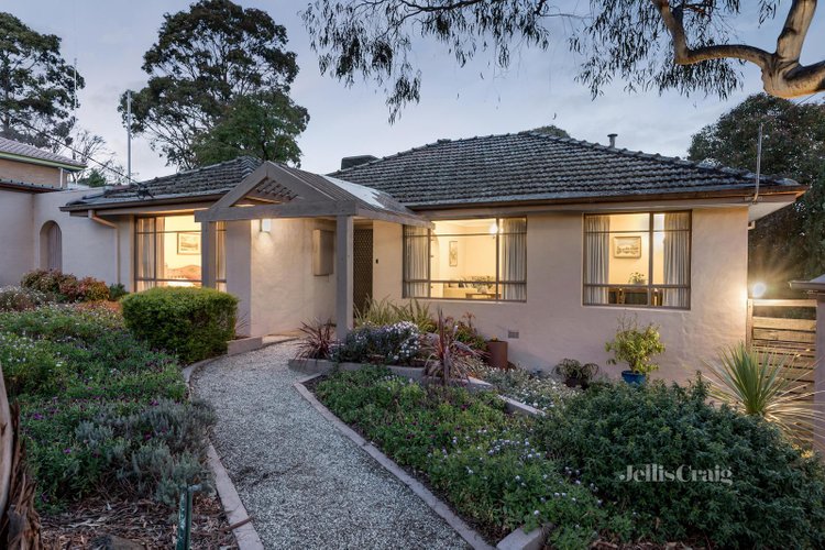 26 Pinehills Drive Greensborough 3088