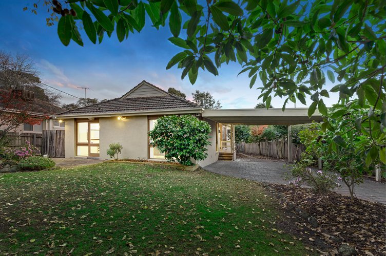 26 Simpson Drive Mount Waverley 3149
