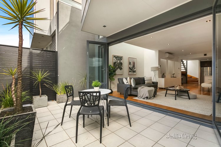 2/6 Talbot Road Strathmore 3041