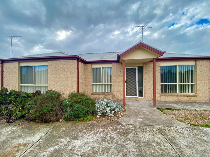 2/61 Rennie Street Lara 3212