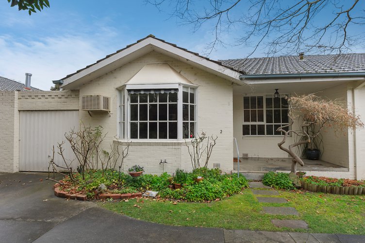 2/64 Bryson Street Canterbury 3126