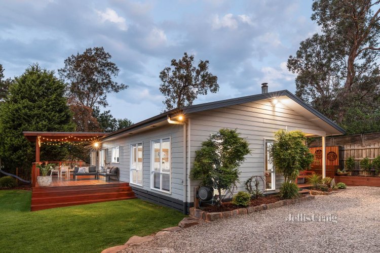 2 64 Mountain View Road Montmorency 3094