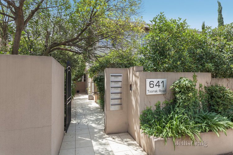 2/641 Toorak Road Toorak 3142
